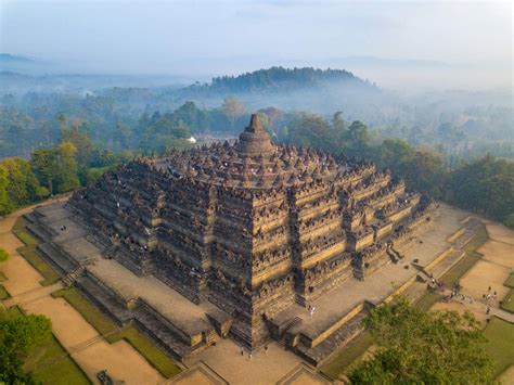 文萊有哪些著名建築，是否知道文萊的國寶級建築——婆羅浮屠寺？